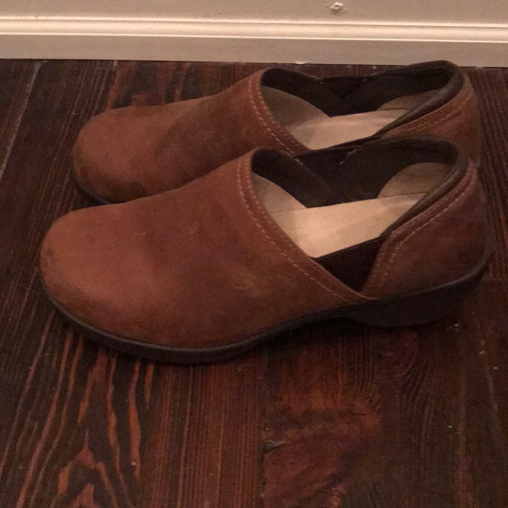 Barely worn LL Bean clogs!
